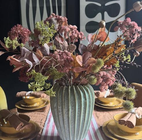 dried flowers on table at home